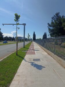 Biciklistička staza pored bulevara Podgorica – Tuzi ne ohrabruje korišćenje bicikla